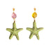 Pendientes largos de cerámica siciliana, son una estrella de mar color verde y adornados con piedras rosa y amarilla Marardi