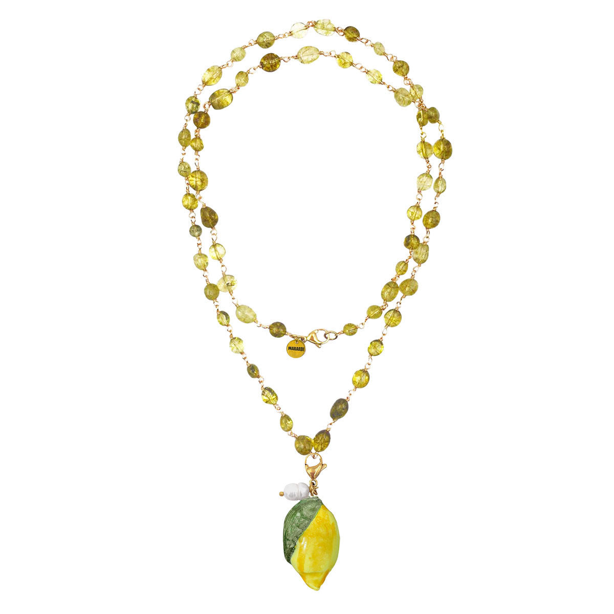 Collar artesanal cadena dorada y piedras naturales de olivina charm de cerámica siciliana limón y perla natural de Marardi