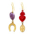 Pendientes uno con corazón ardiente rojo de latón y medalla y otro con una piedra de amatista morada y herradura de Marardi.