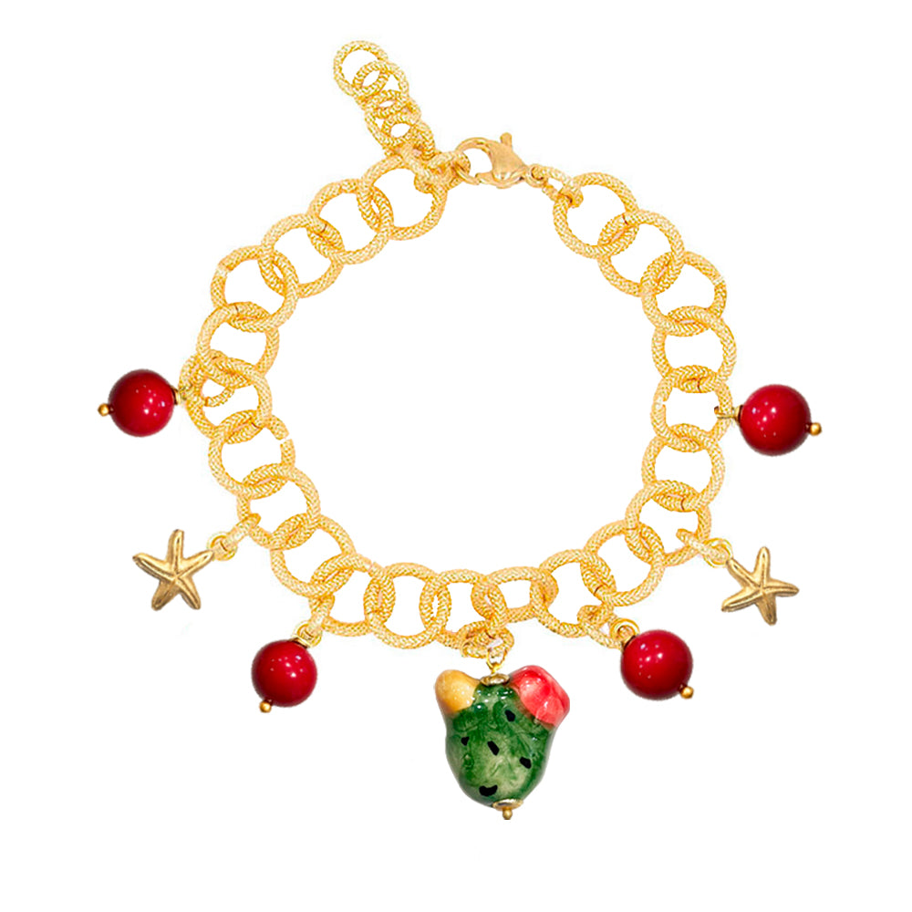 Collar dorado que  presenta unas cuentas rojas intercaladas con estrellas doradas y un cactus de cerámica siciliana Marardi