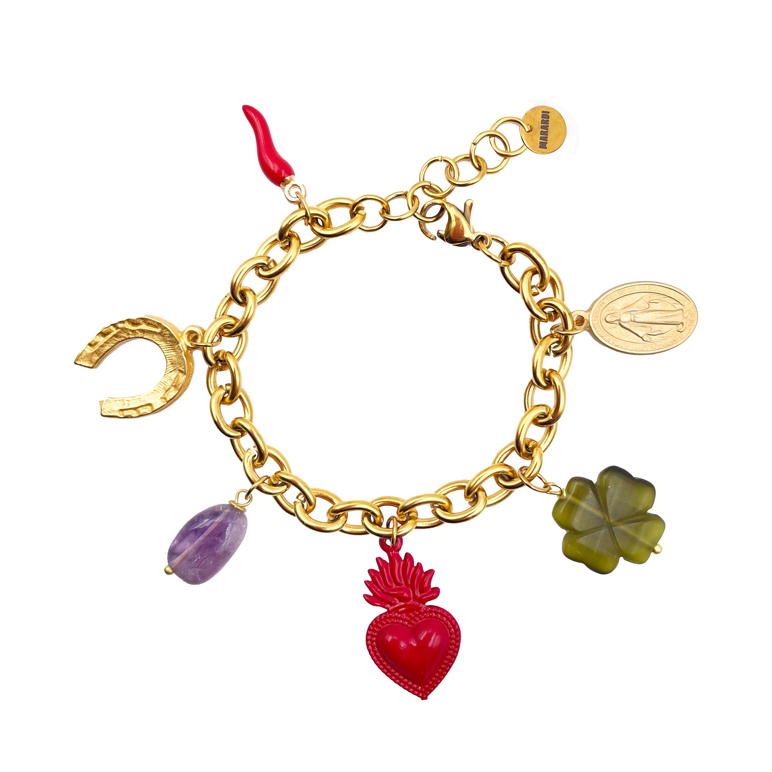 Pulsera dorada con amuletos, cornicello rojo, herradura, corazon ardiente rojo, trebol, amatista y medalla Milagrosa Marardi.