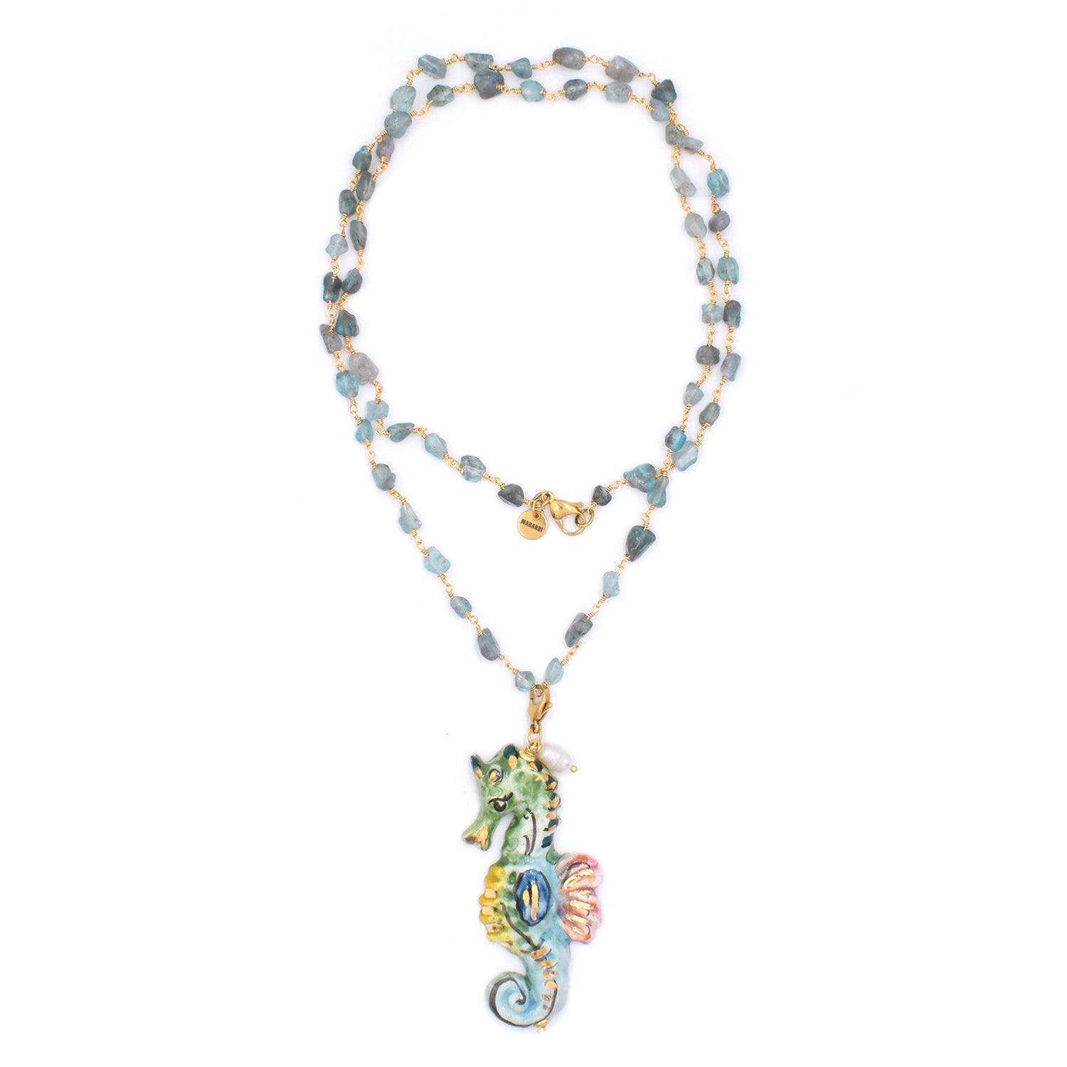 Collar largo 80 centímetros con cadena de piedras naturales azul y charm caballito de mar y una perla natural Sicilia Marardi