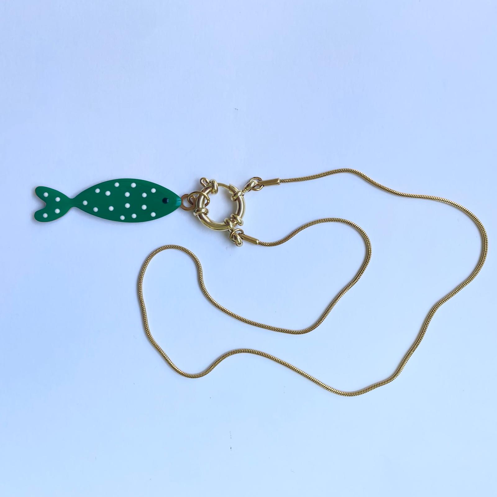 Collar Dorado Largo con Pez Esmaltado