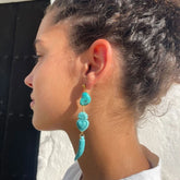 Pendientes de acero inoxidable hechos con cerámica siciliana corazon ardiente y piedra natural howlita turquesa de Mararditurquesa.