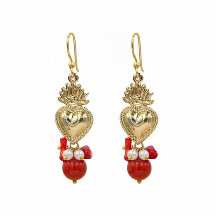 Pendientes hechos en Sicilia de latón de corazón ardiente dorados y perlas naturales de Marardi