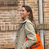 Pendientes largos hechos en Sicilia de latón de corazón ardiente dorados y perlas naturales de Marardi