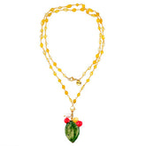 Collar largo de 80 centímetros con cadena dorada y piedras de cuarzo citrino y con charm cactus y perlas naturales Marardi