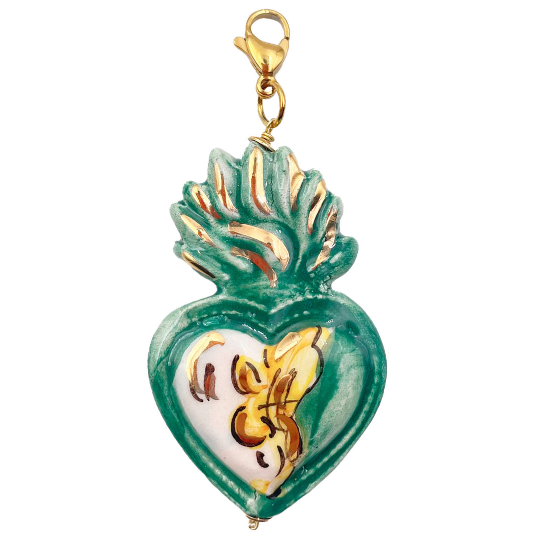 Nuestro charm corazón ardiente verde y dorado de cerámica silciliana y pintado a mano de Marardi