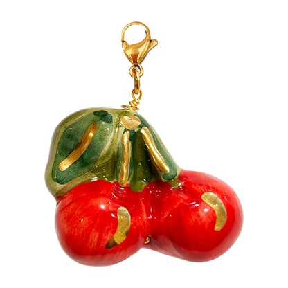 Charm Cherry con cerezas de cerámica siciliana hechas y pintadas a mano en Sicilia. Charm intercambiable para combinar con cadenas y collares.
