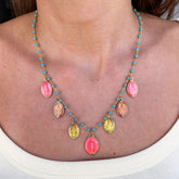 Collar Miracolosa con medallas religiosas puesto