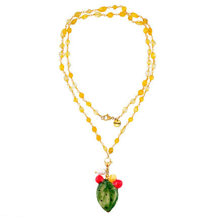 Collar largo de 80 centímetros con cadena dorada y piedras de cuarzo citrino y con charm cactus y perlas naturales Marardi