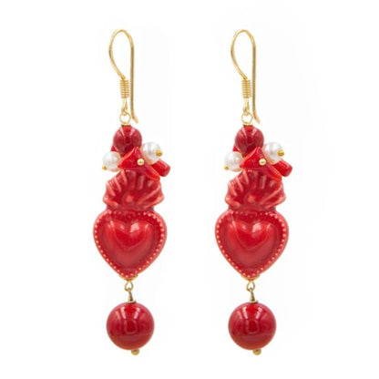 Pendientes largos de corazón ardiente rojo de cerámica Siciliana y perlas naturales de Marardi